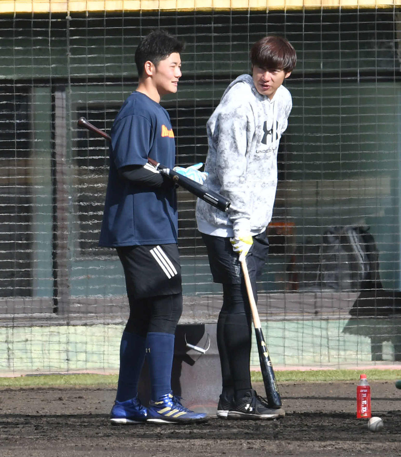 日本ハム清宮（左）と話すソフトバンク柳田（撮影・岩下翔太）