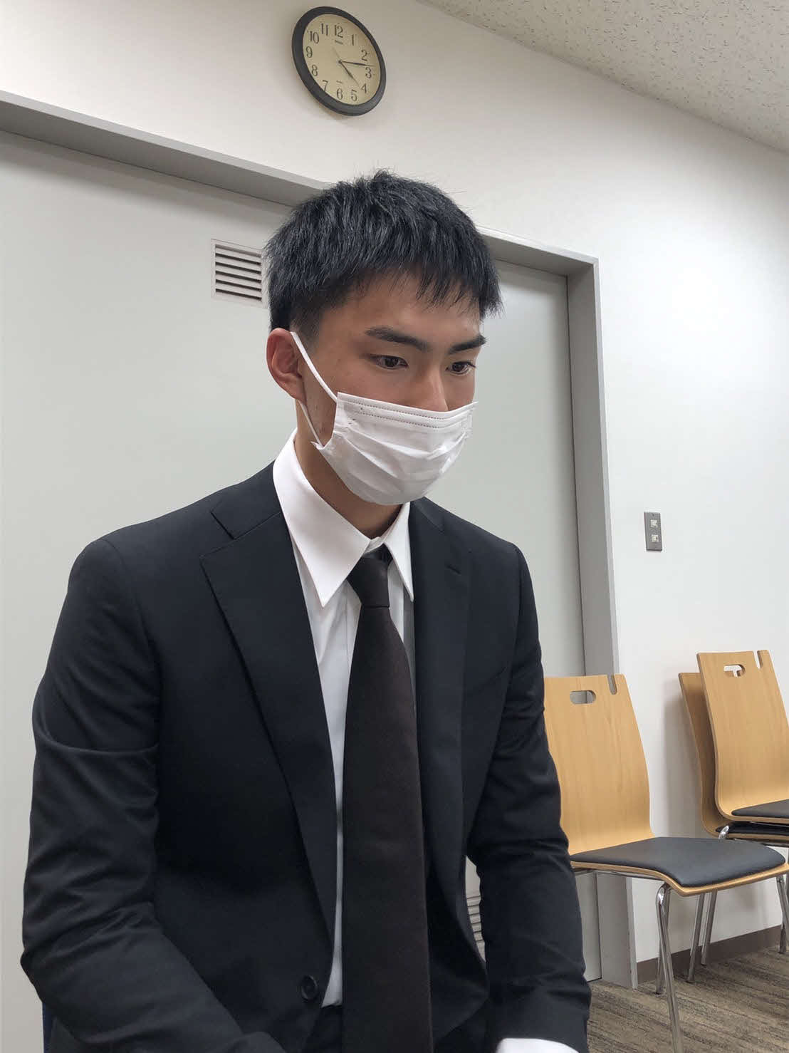 新人研修を終え、オンライン取材に臨む日本ハム達（球団提供）