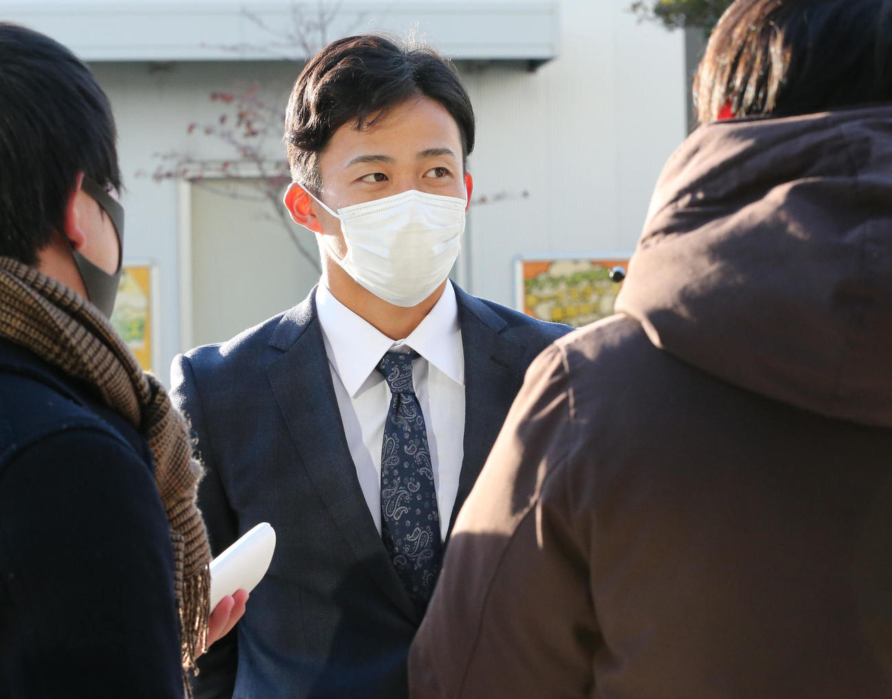 新人研修を終えたソフトバンク野村勇は報道陣の質問に応える（撮影・梅根麻紀）