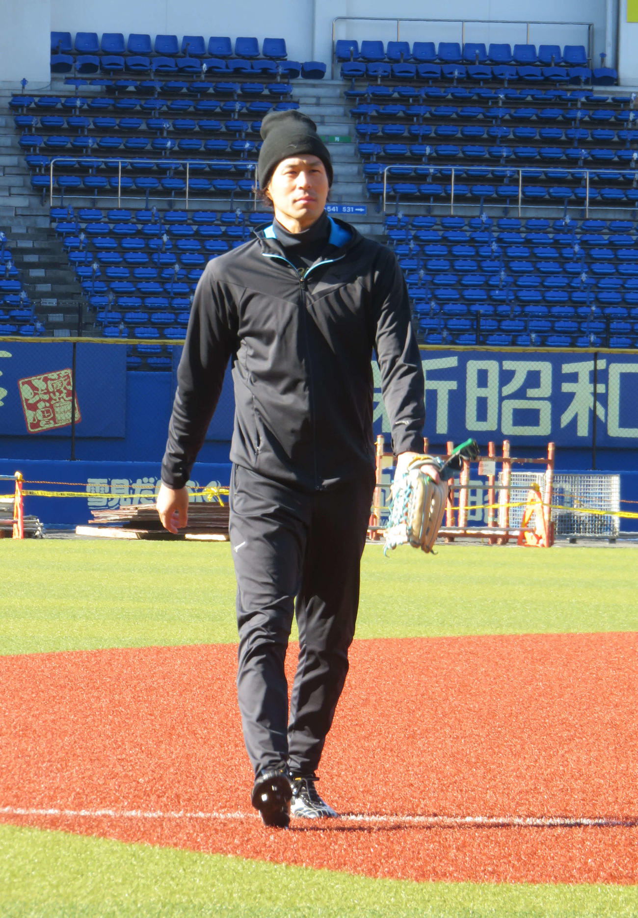 ZOZOマリンで自主トレを公開したロッテ岡