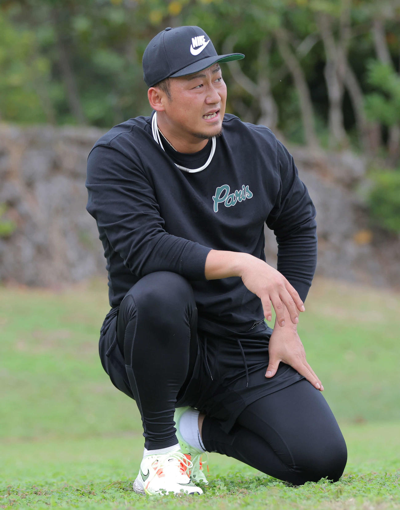 巨人秋広優人と自主トレを行う中田（球団提供）