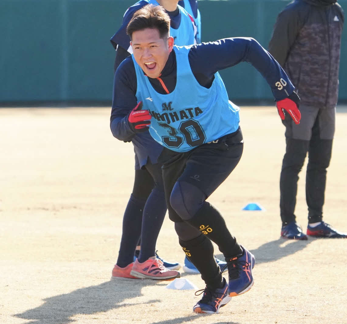 新人合同自主トレに参加するロッテドラフト3位広畑