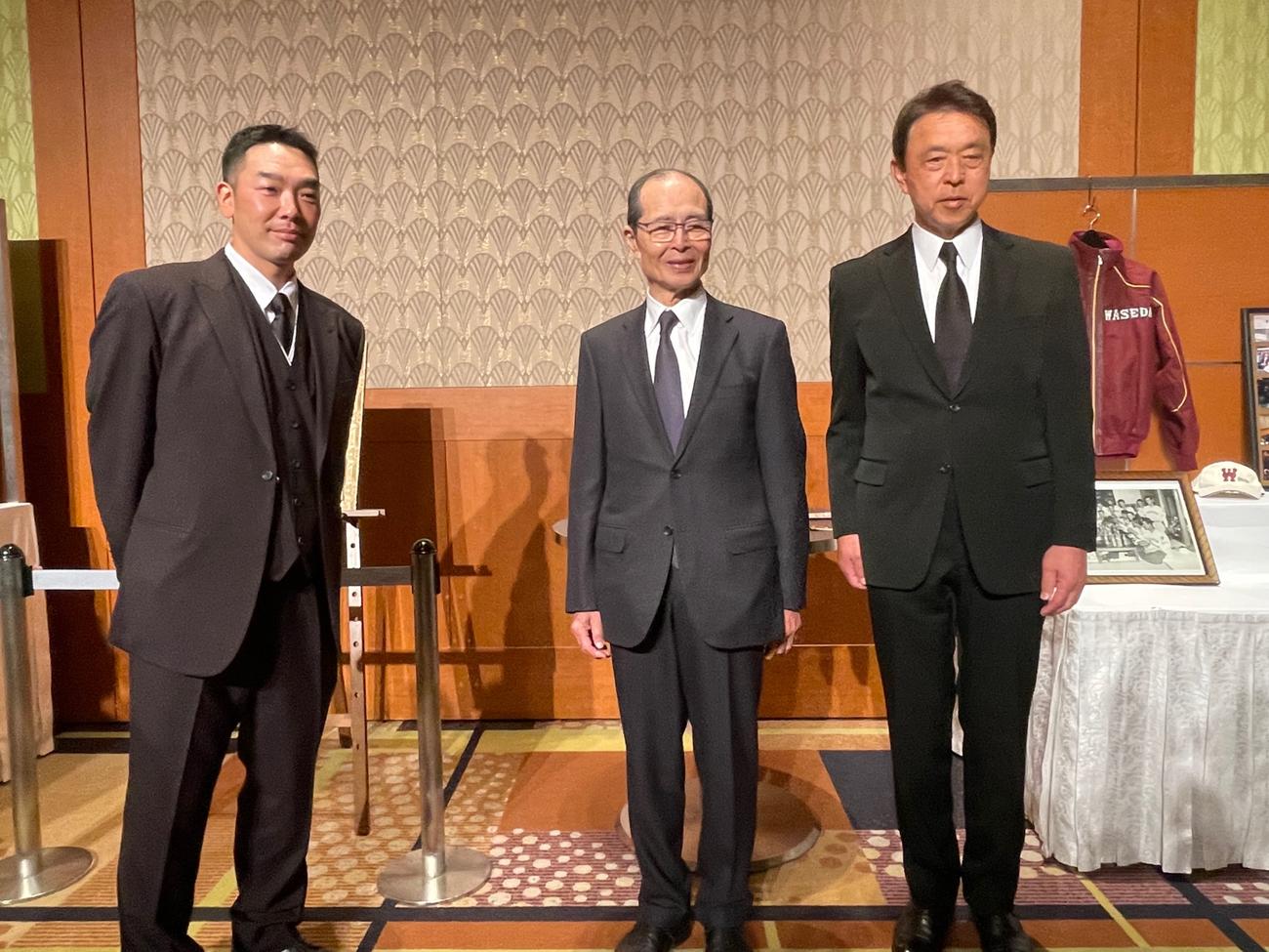 「宮井勝成さんしのぶ会」の発起人となった右からヤクルト小川淳司GM、ソフトバンク王球団会長、巨人阿部作戦兼ディフェンスチーフコーチ（撮影・保坂恭子）