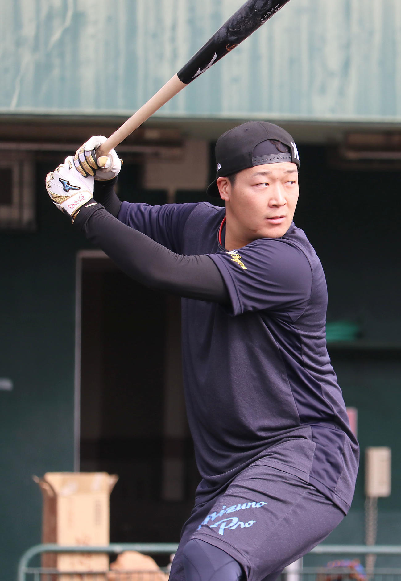 宜野座で合同自主トレを行う阪神大山（球団提供）