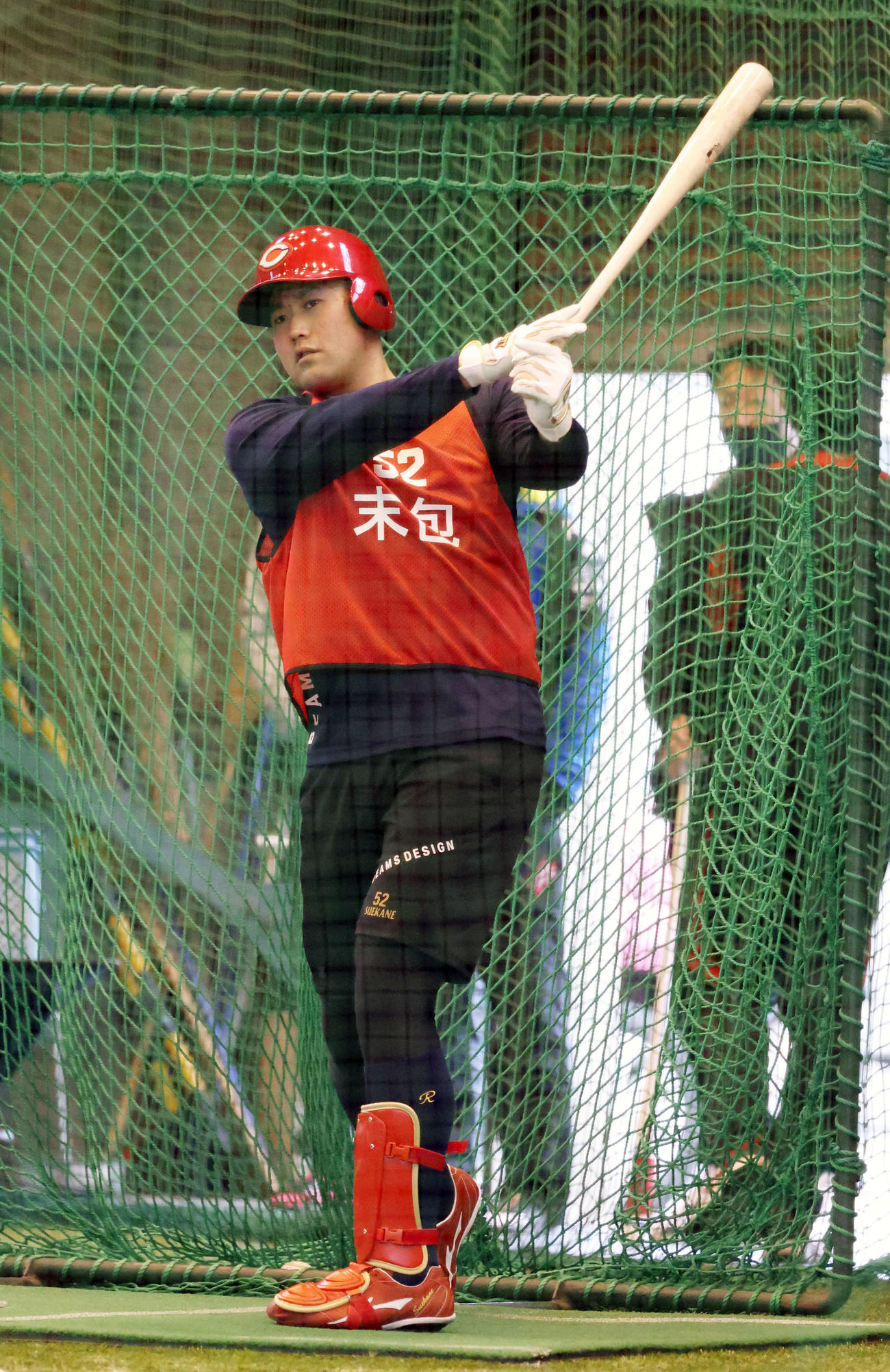 合同自主トレで打撃練習をするドラフト6位の末包（撮影・加藤孝規）