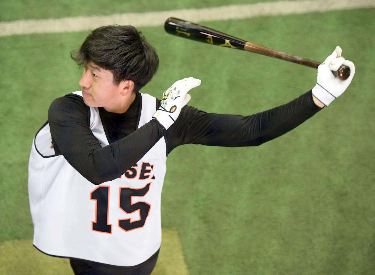 ティー打撃を行う巨人大勢（撮影・たえ見朱実）