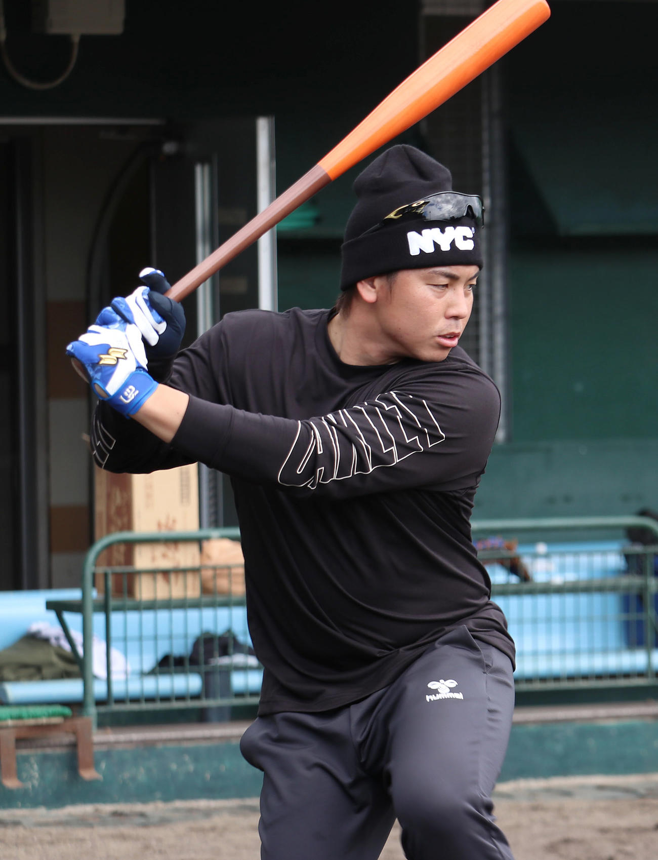 宜野座で合同自主トレを行う阪神梅野（球団提供）