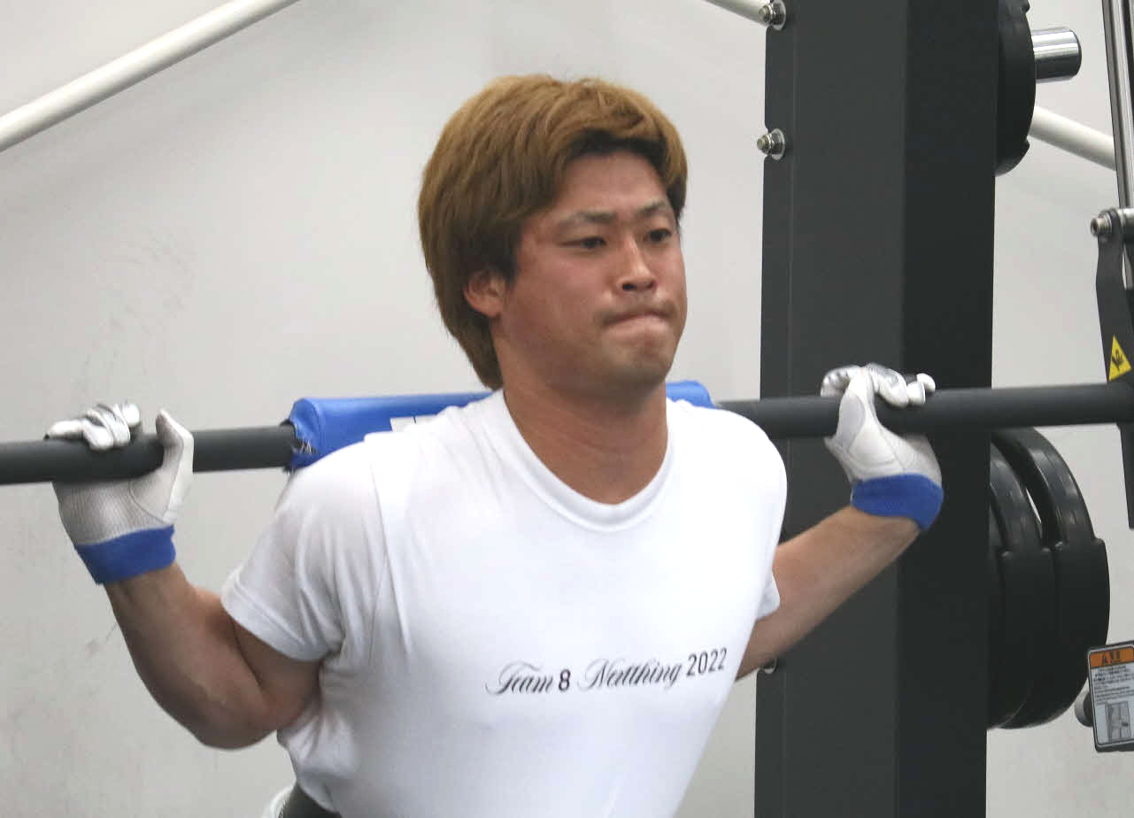 自主トレを行うロッテ加藤（撮影・金子真仁）