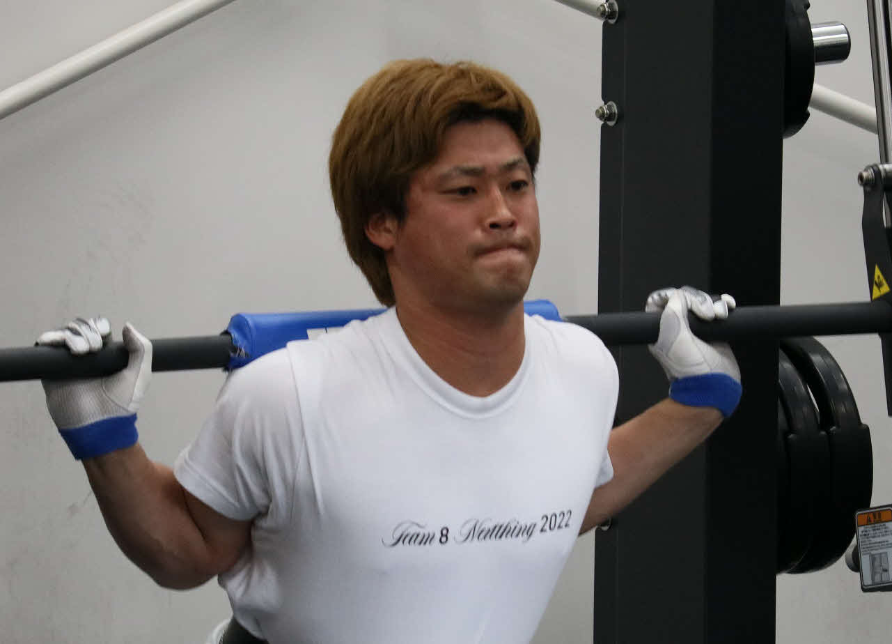 自主トレを行うロッテ加藤（撮影・金子真仁）