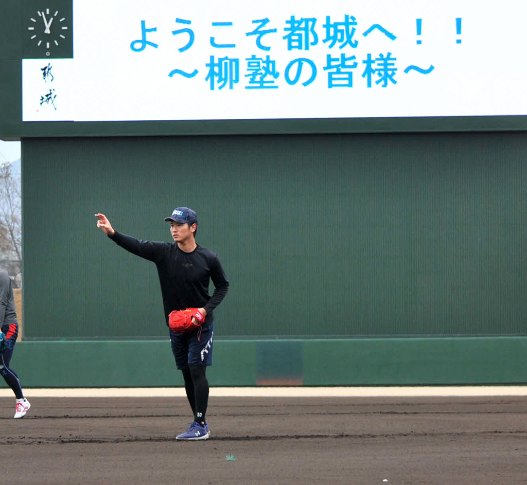 先輩柳の自主トレに参加した中日清水