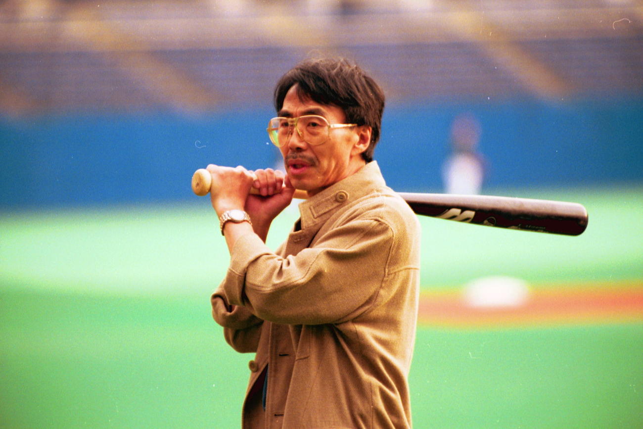2000年4月、球場を訪れた水島新司さん