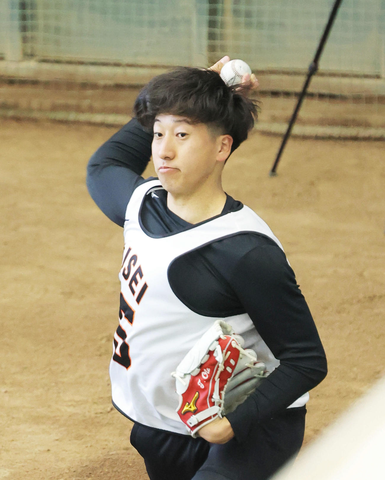 ブルペン投球する巨人大勢（撮影・河田真司）
