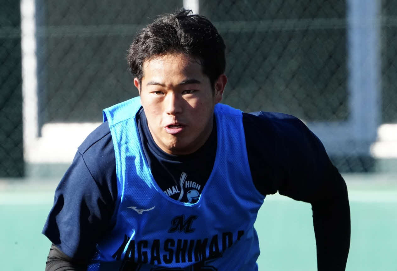 自主トレを行うロッテ育成3位の永島田