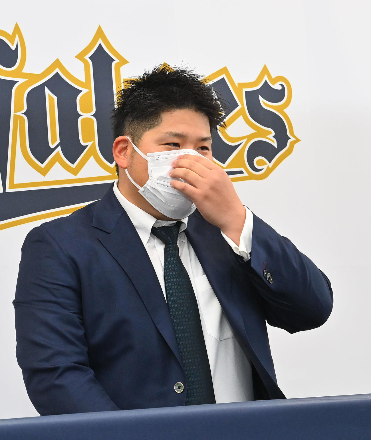 ダウンで契約更改したオリックス沢田（撮影・和賀正仁）