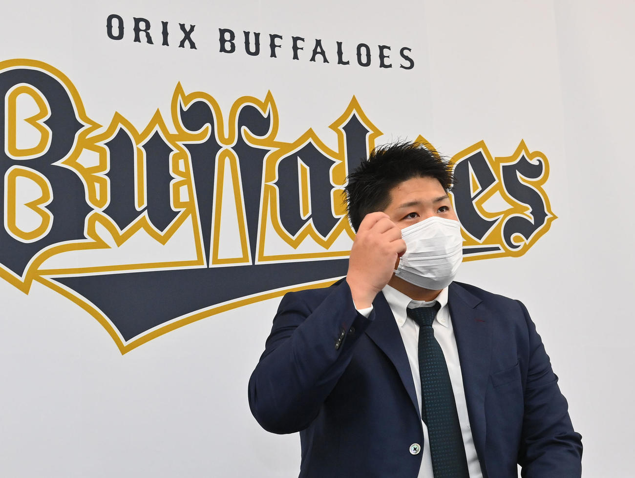 ダウンで契約更改したオリックス沢田（撮影・和賀正仁）