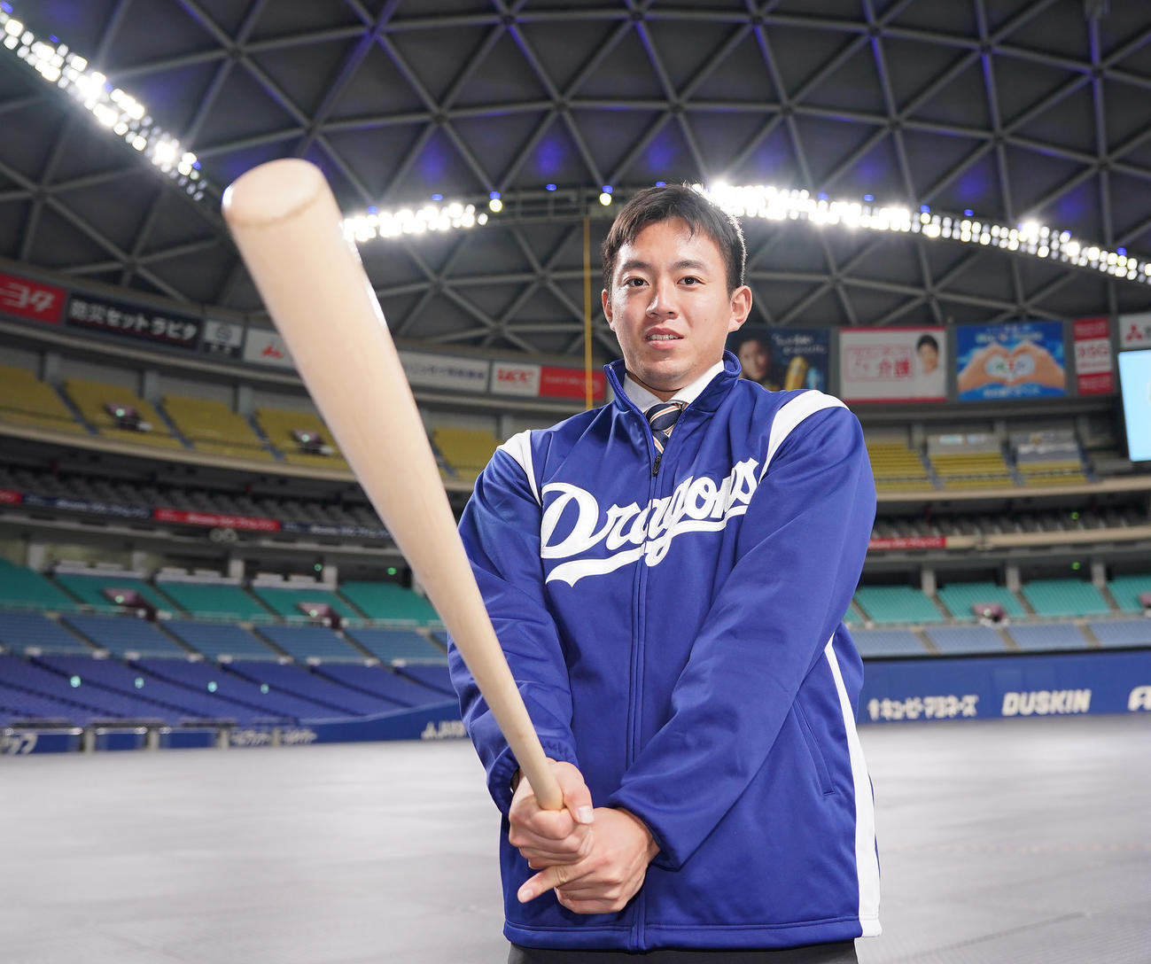 本拠地バンテリンドームでの活躍を誓う中日鵜飼航丞（2021年12月18日撮影）