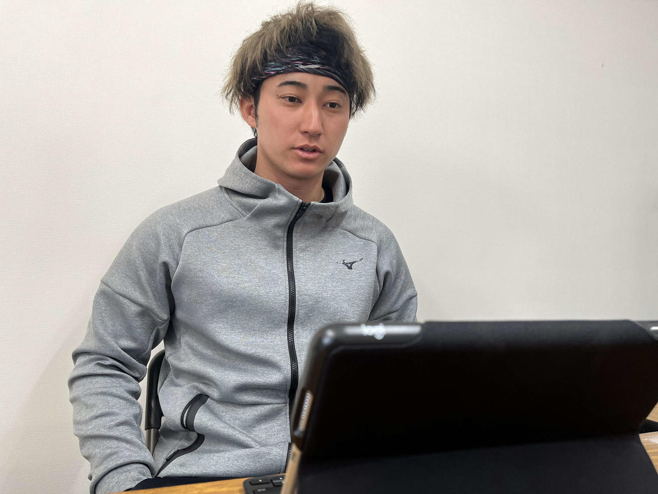 オンライン取材に臨む日本ハム浅間（球団提供）