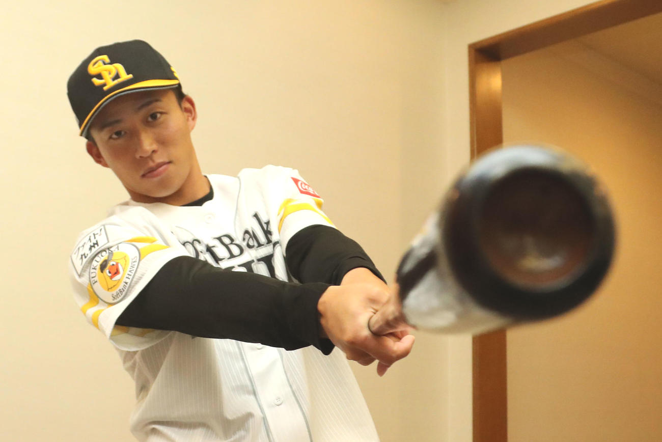 活躍を誓うソフトバンク野村勇（2021年12月11日撮影）