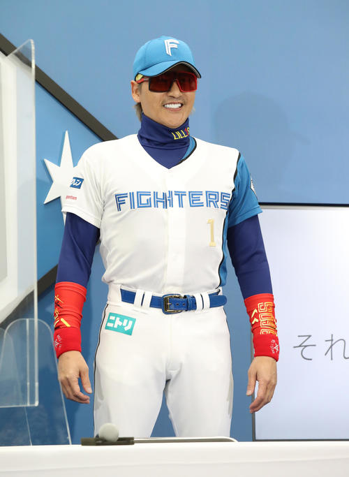 日本ハム新庄ビッグボス早くも「来年変えたいな」新ユニホームで「1