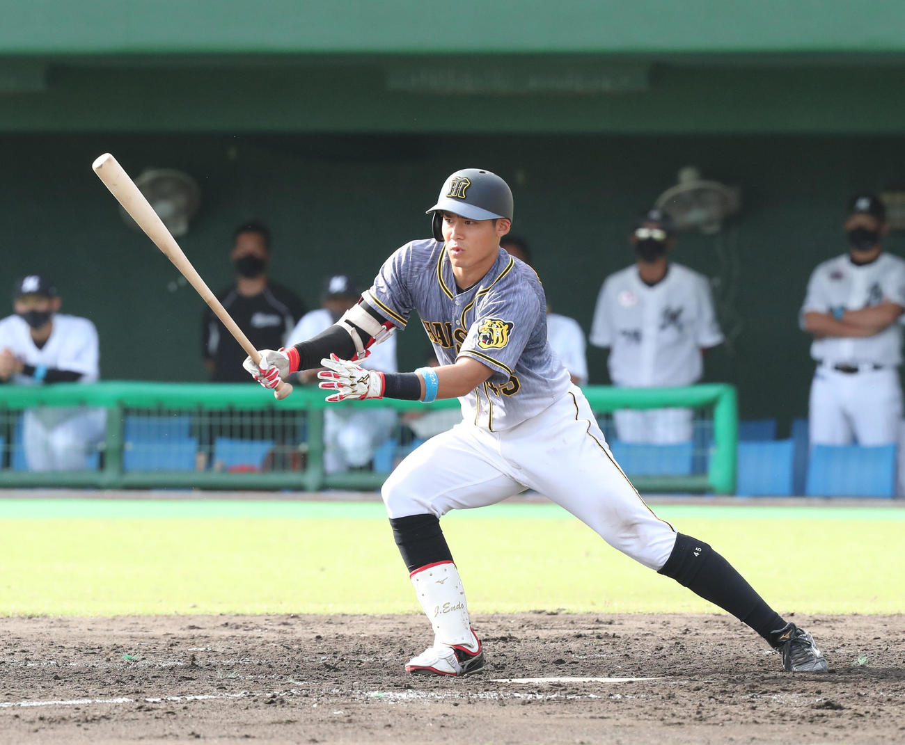 ファーム日本選手権　ロッテ対阪神　9回表阪神1死一、三塁、遠藤は左前に同点適時打を放つ（撮影・梅根麻紀）