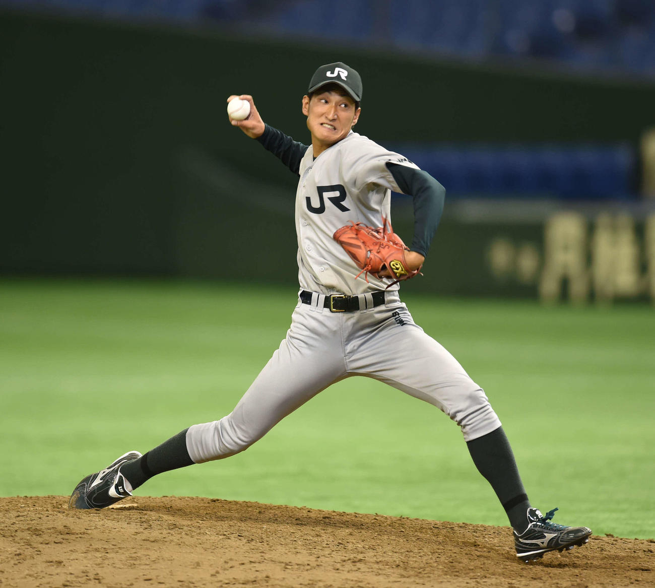 15年7月20日、都市対抗野球１回戦、三菱重工神戸を相手に投げるJR東日本の進藤拓也投手