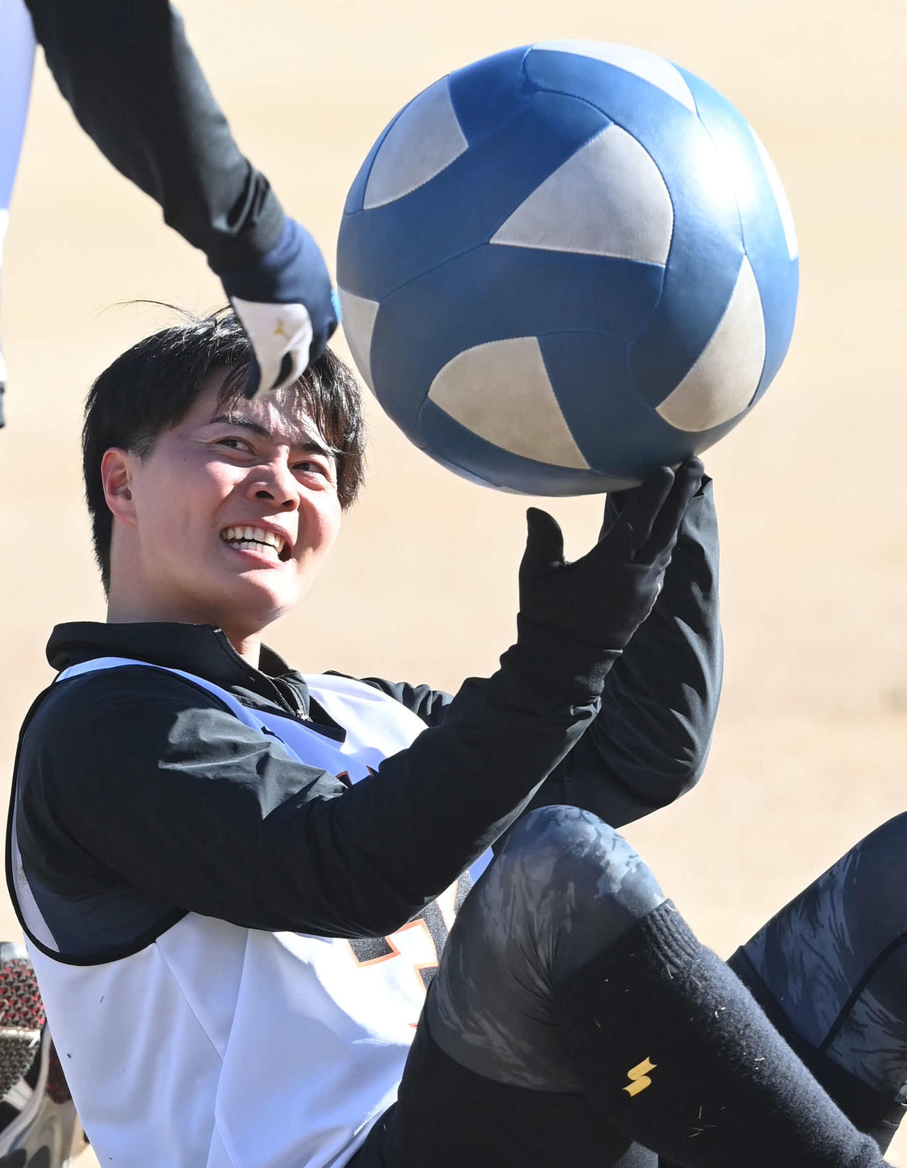 フィジカルトレーニングで自分を追い込む巨人のドラフト5位・岡田（撮影・たえ見朱実）