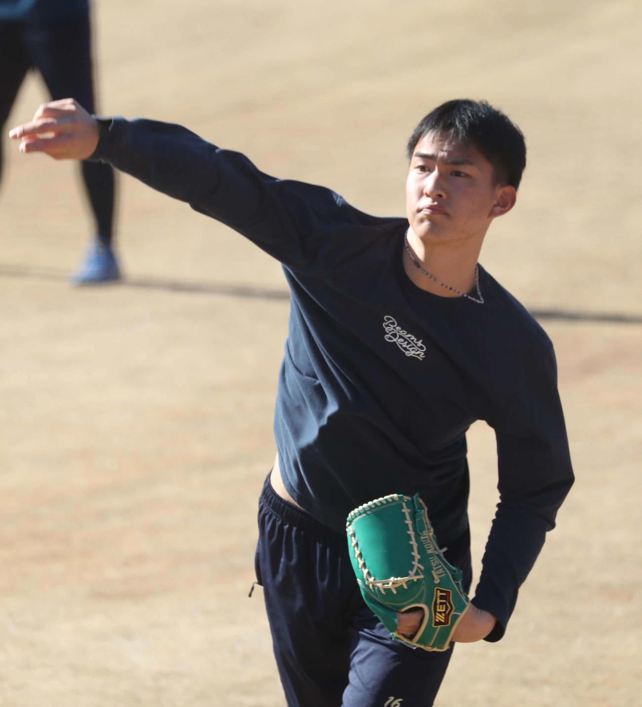 キャッチボールする日本ハム達（撮影・黒川智章）