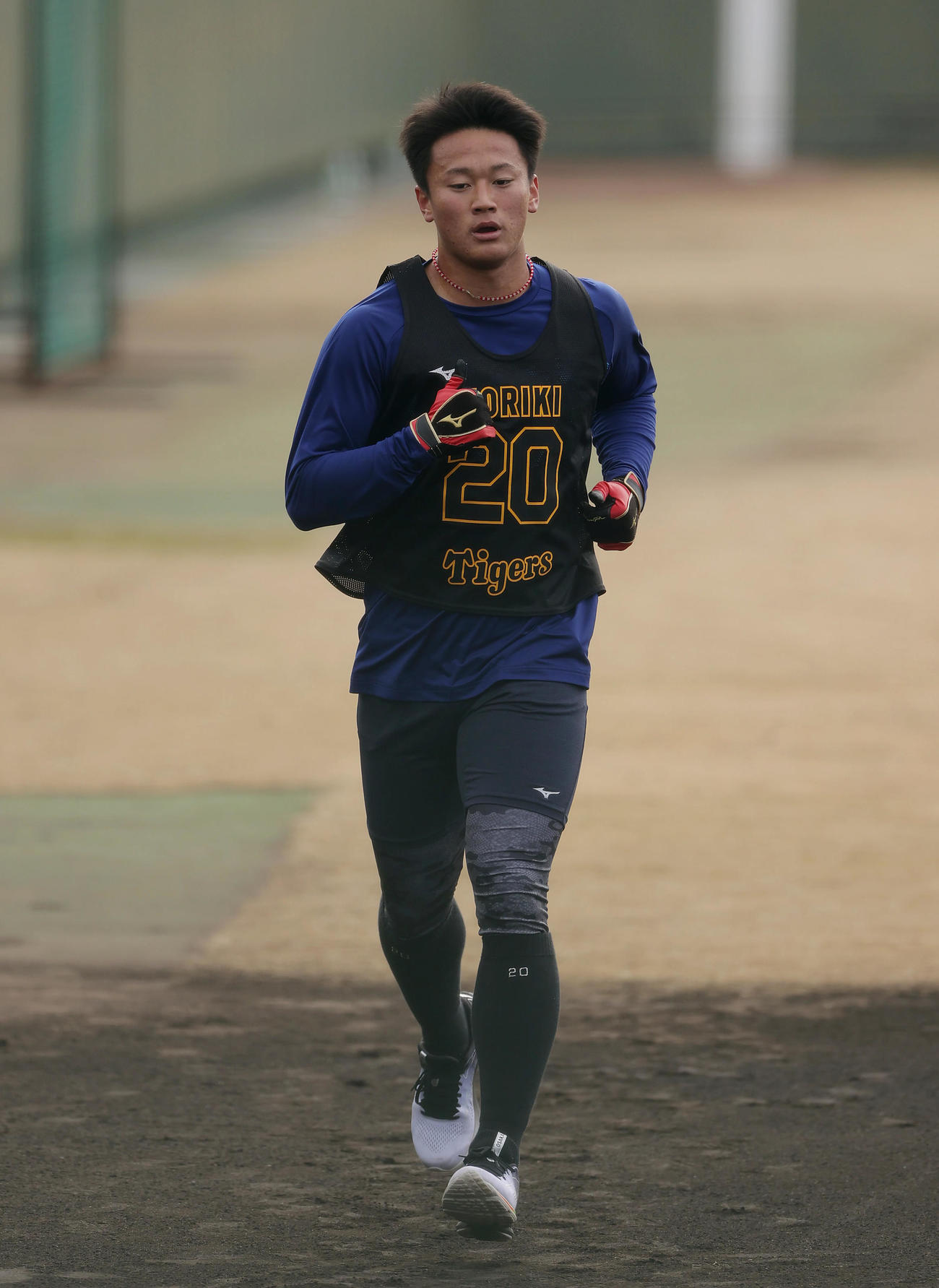 3000メートル走で2位でゴールする阪神森木（撮影・前田充）