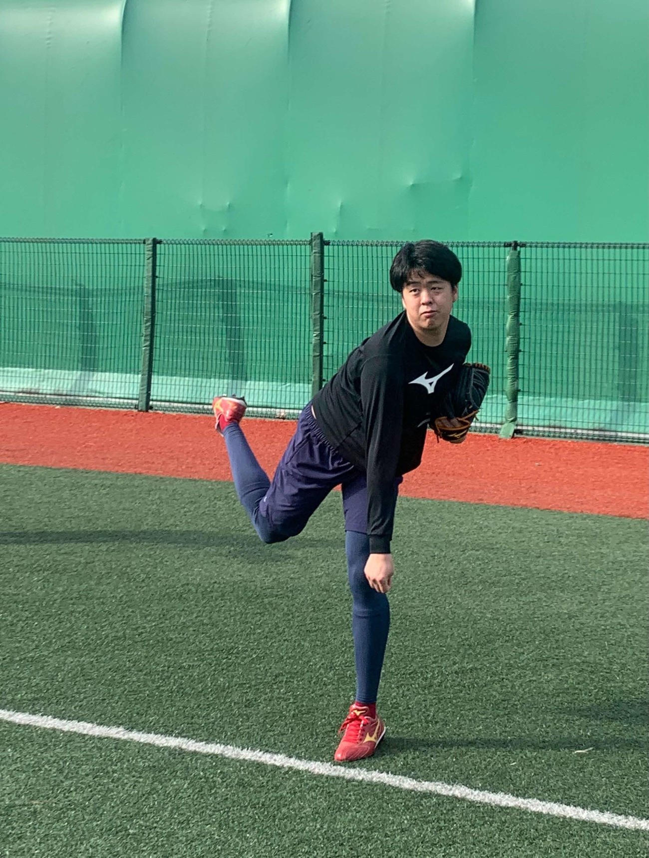 新人合同自主トレでキャッチボールをする楽天松井友（楽天野球団提供）