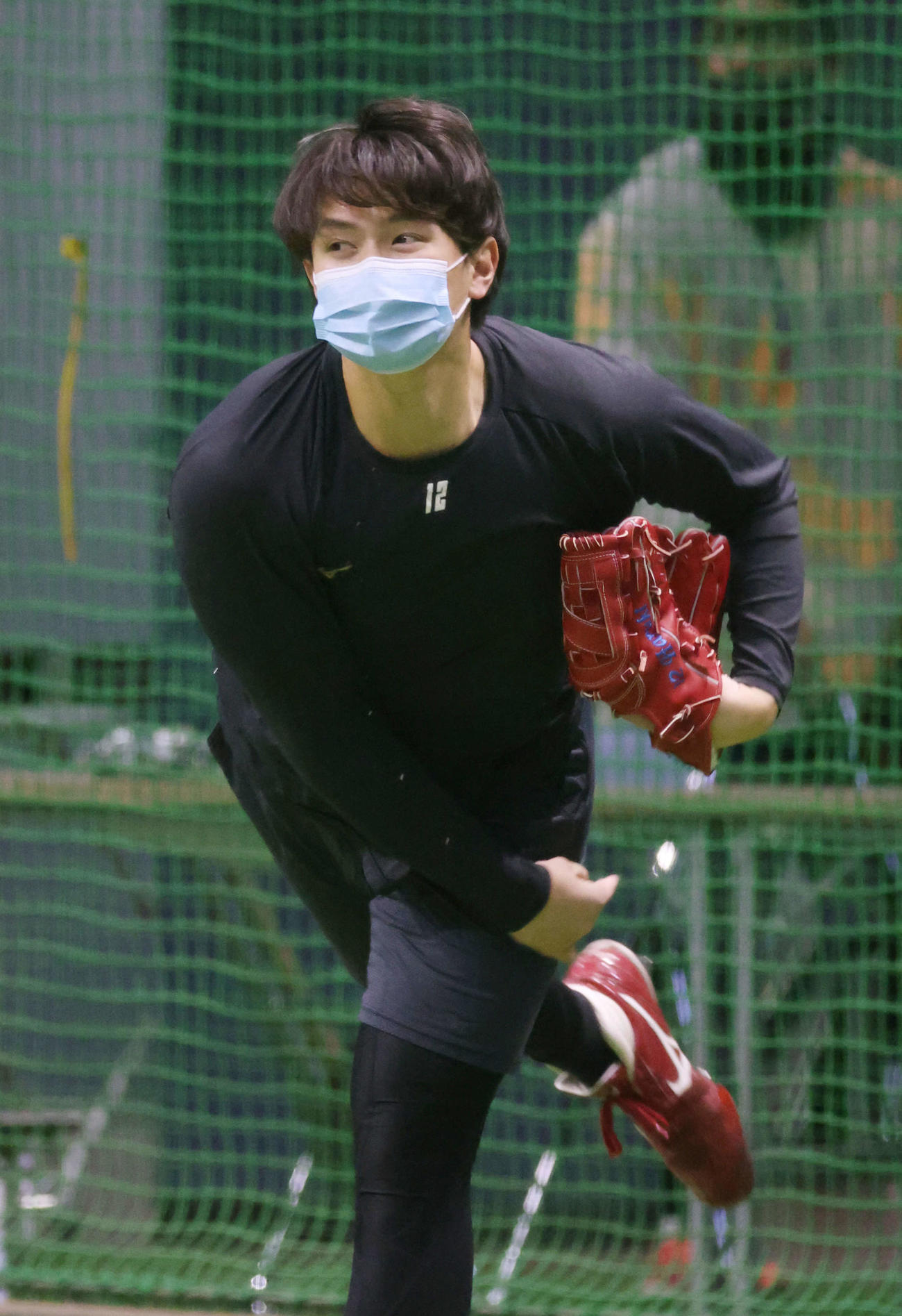 合同自主トレでキャッチボールをする広島大道（撮影・加藤孝規）