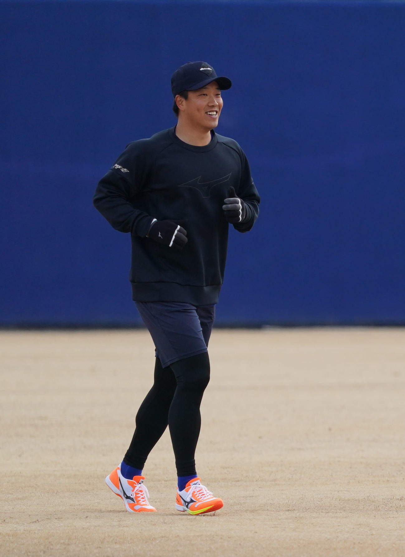 ランニングをする柳（撮影・森本幸一）
