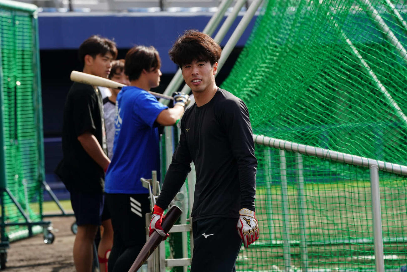 先乗り自主トレに参加した日本ハム五十幡（球団提供）