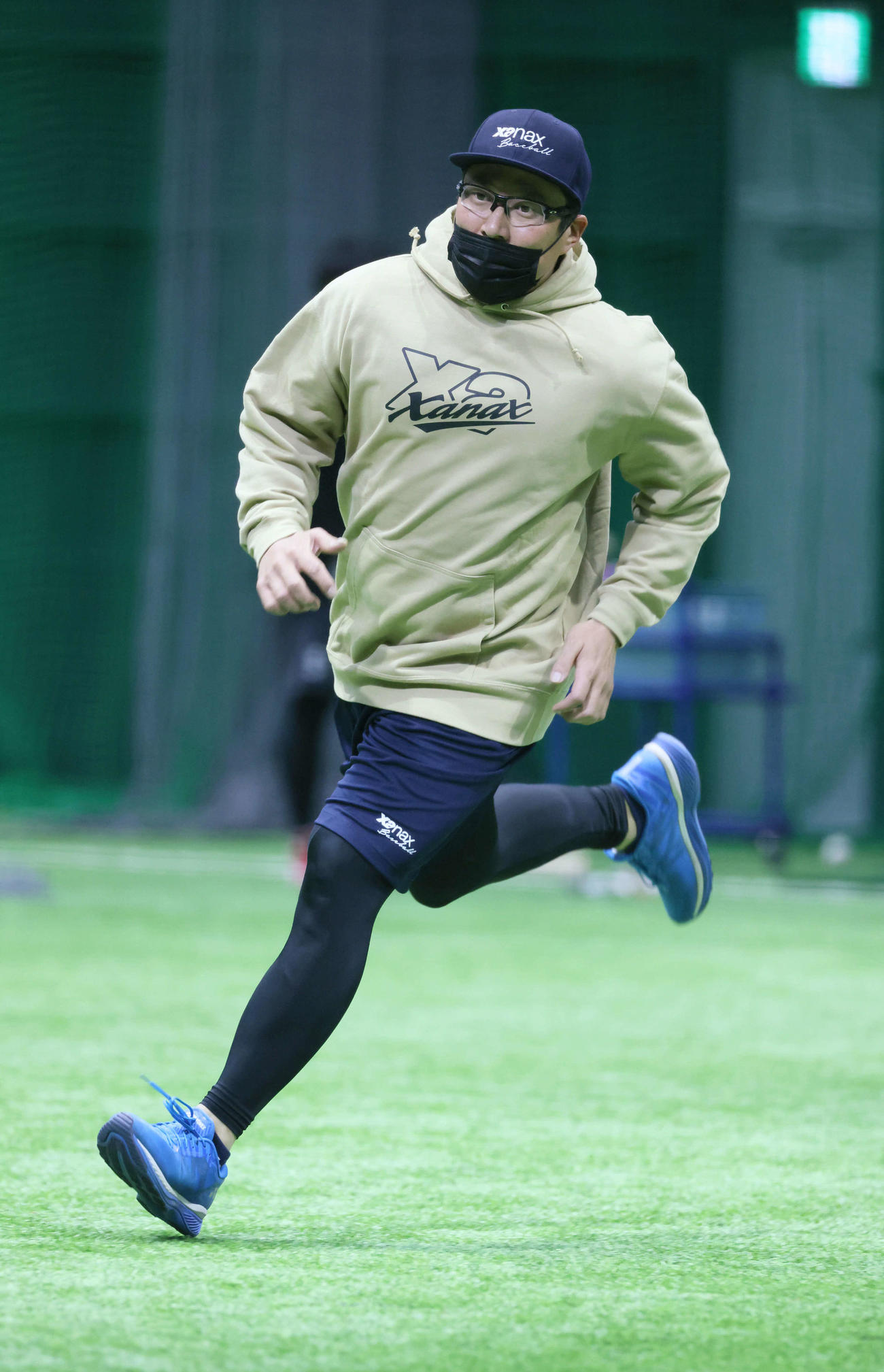 合同自主トレでベースランニングをする広島松山（撮影・加藤孝規）