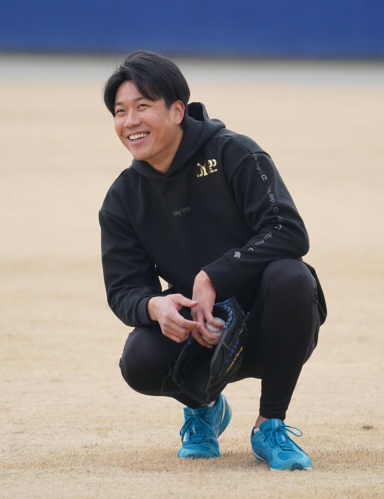談笑する大野雄大（撮影・森本幸一）