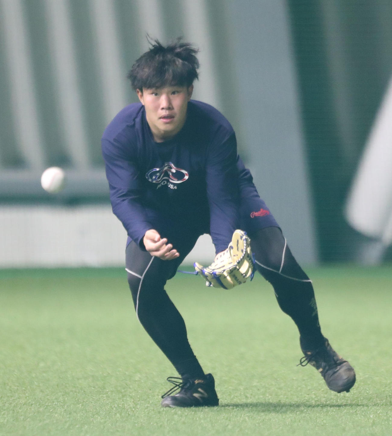 ノックで軽快な動きを見せる井上（撮影・梅根麻紀）