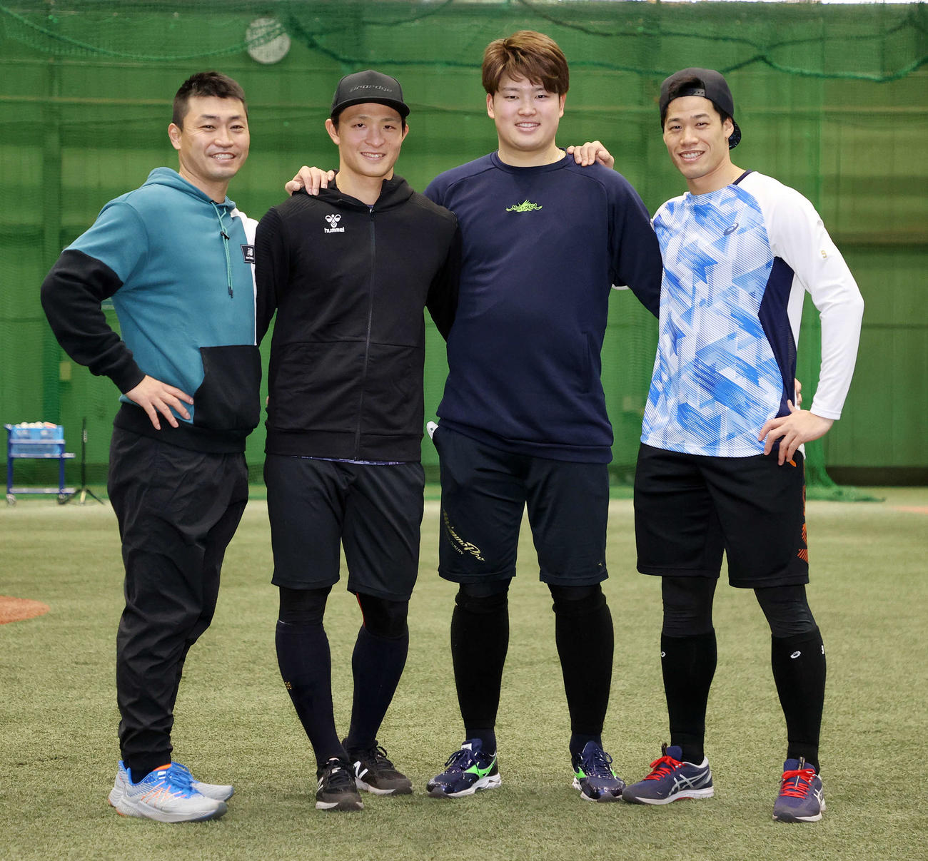 左からヤクルト青木、宮本、村上、塩見（2022年1月18日撮影）