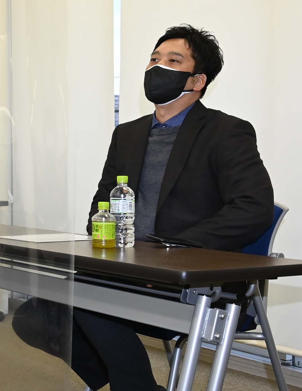 阪神新入団選手に講義を行う藤川SA（球団提供）