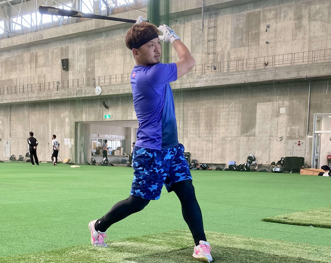 自主トレを行うロッテ田村（球団提供）