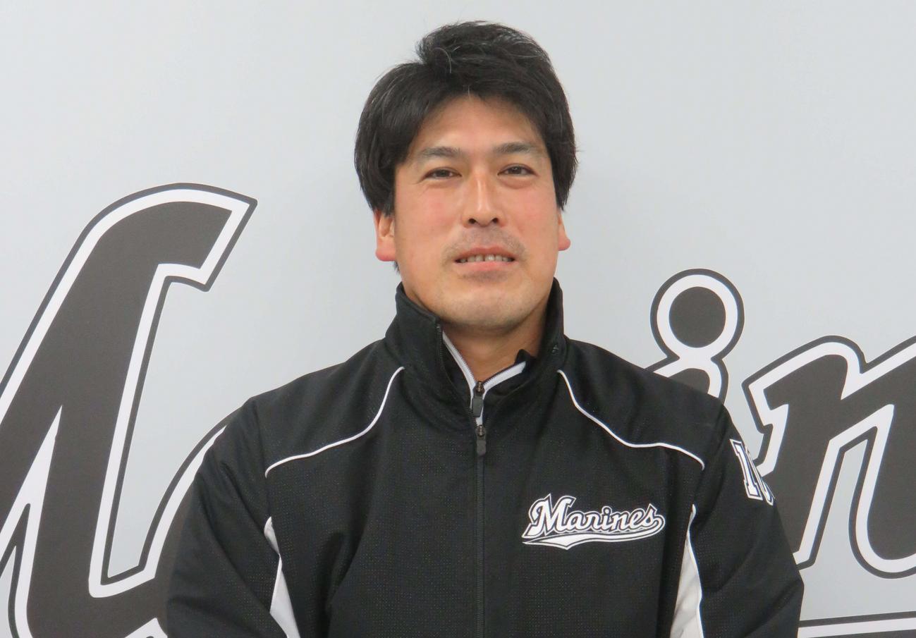 打撃投手と二足のわらじでチームに貢献するロッテ手嶌智広報（21年12月撮影）