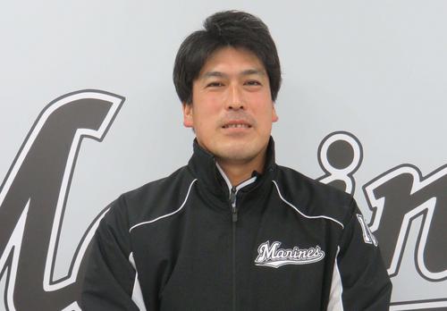 打撃投手と二足のわらじでチームに貢献するロッテ手嶌智広報（21年12月撮影）