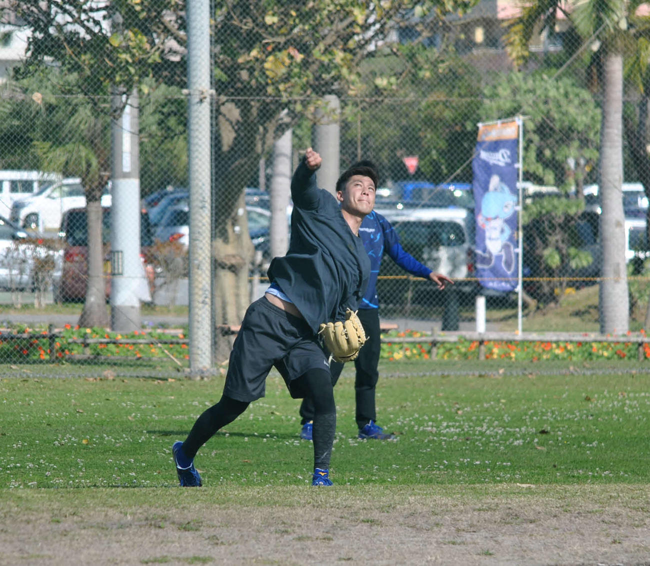移籍後、チームの合同自主トレに初合流した中日岩崎