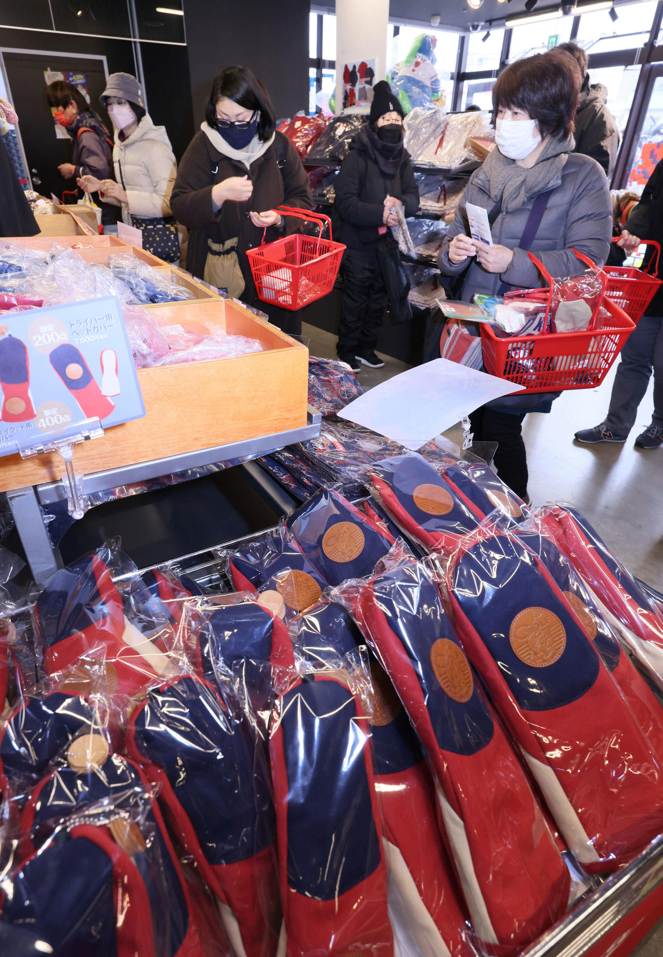 2022年度カープグッズの発売が始まった（撮影・加藤孝規）
