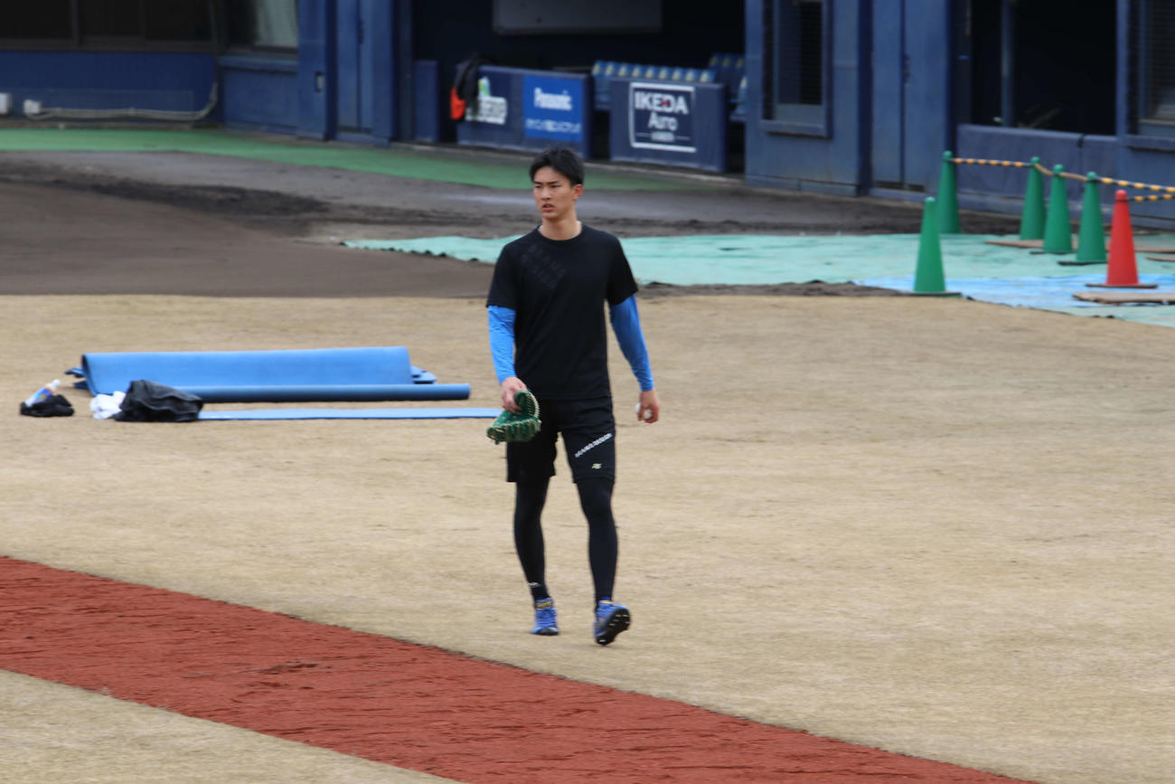 新人合同自主トレをおこなった日本ハム達（撮影・小林憲治）