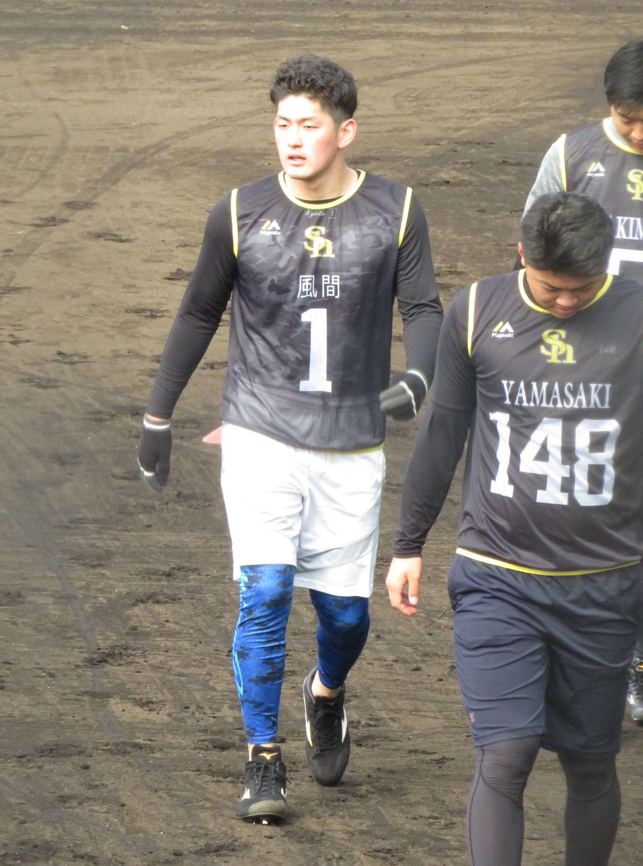 新人合同自主トレで体を動かすソフトバンク風間