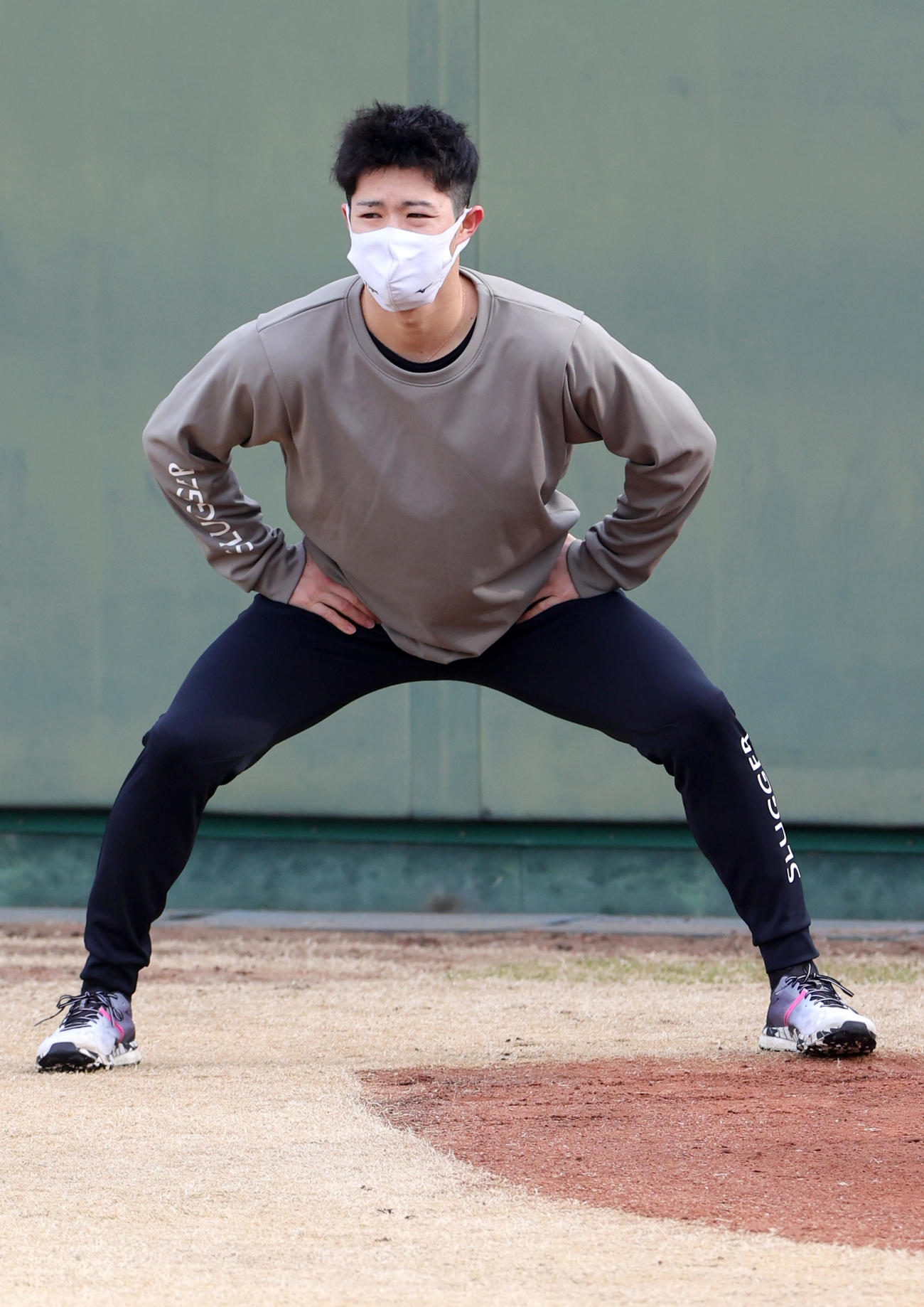 鳴尾浜球場で自主トレする中野（撮影・上山淳一）