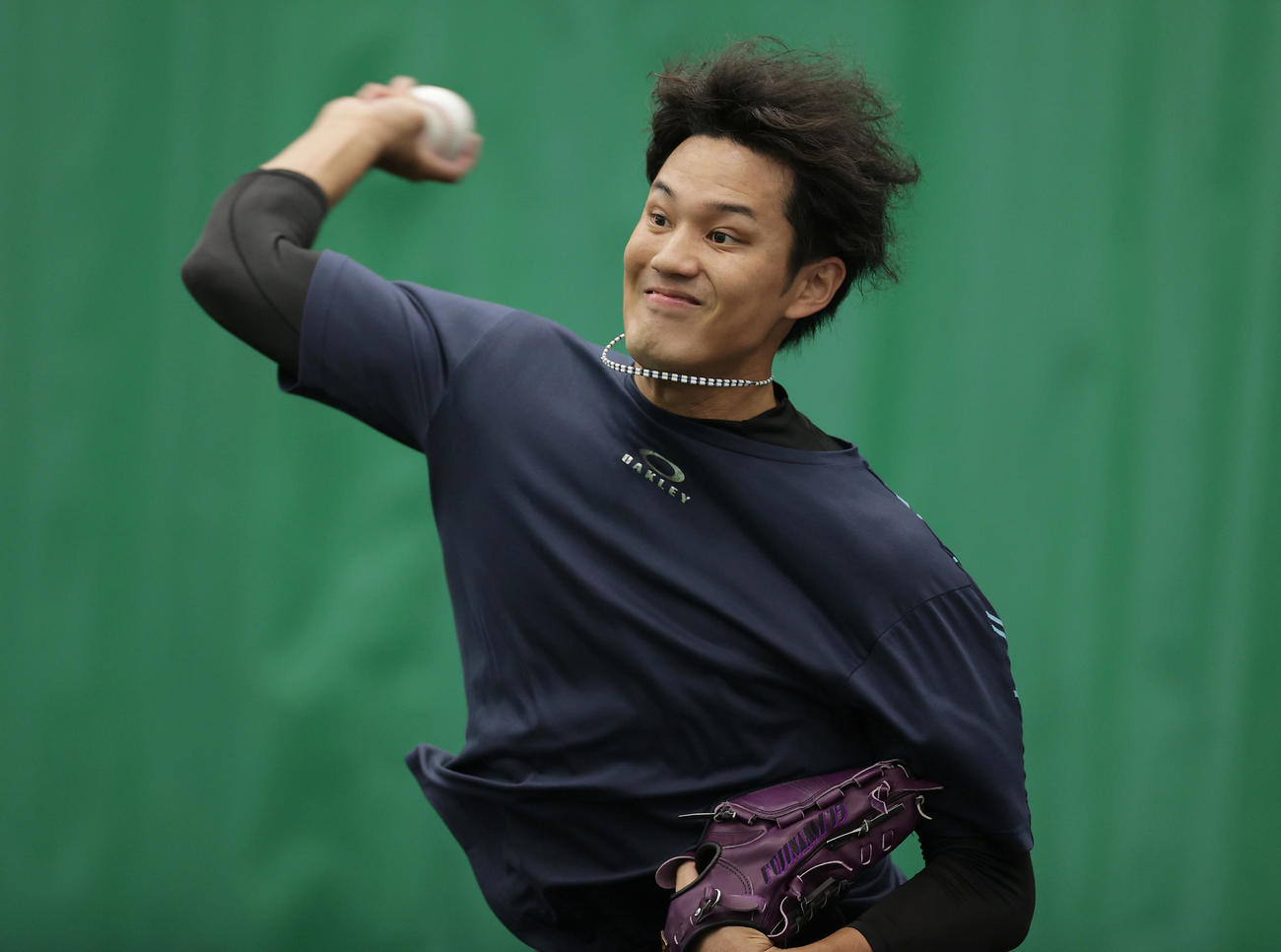 ブルペンで投球練習する阪神藤浪晋太郎（撮影・前田充）