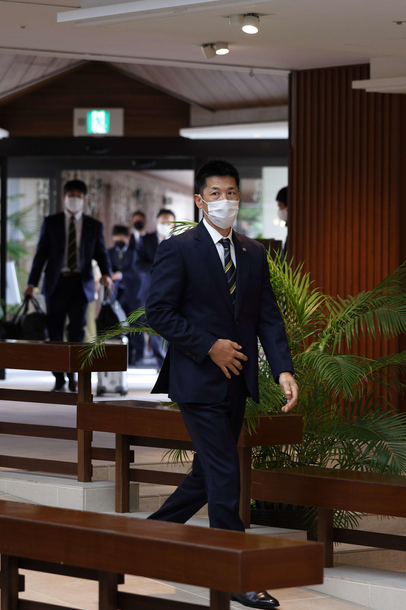チーム宿舎に到着した阪神矢野監督（球団提供）