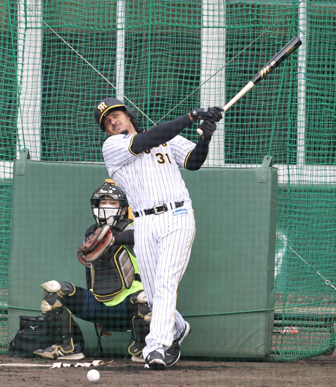 ランチ特打で宜野座1号を放ったマルテ（撮影・加藤哉）