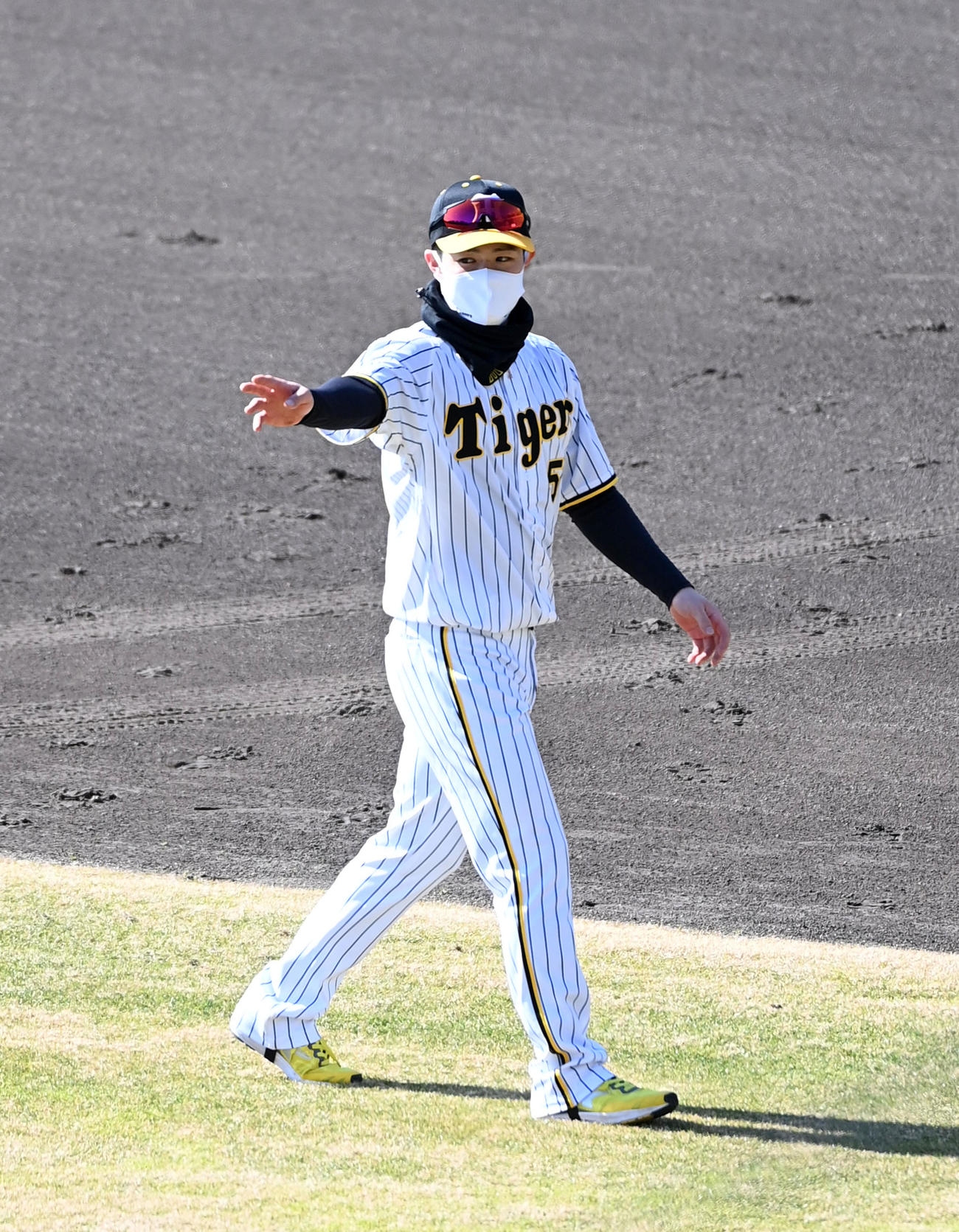 移動する中野（撮影・前岡正明）