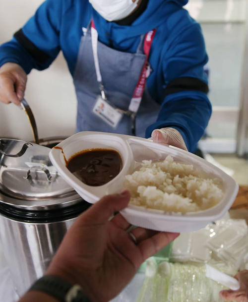 日本ハム新庄監督から報道陣に昼食が振る舞われた（撮影・河野匠）